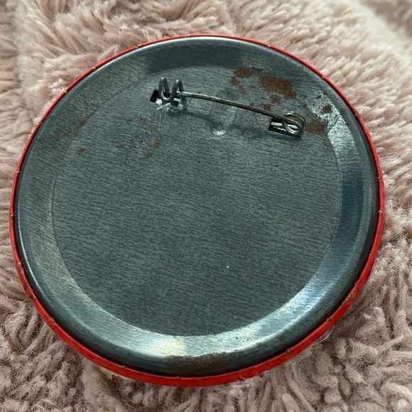 Vintage 70s Walt Disney World pin | Disney collectible pin - Picture 2 of 3